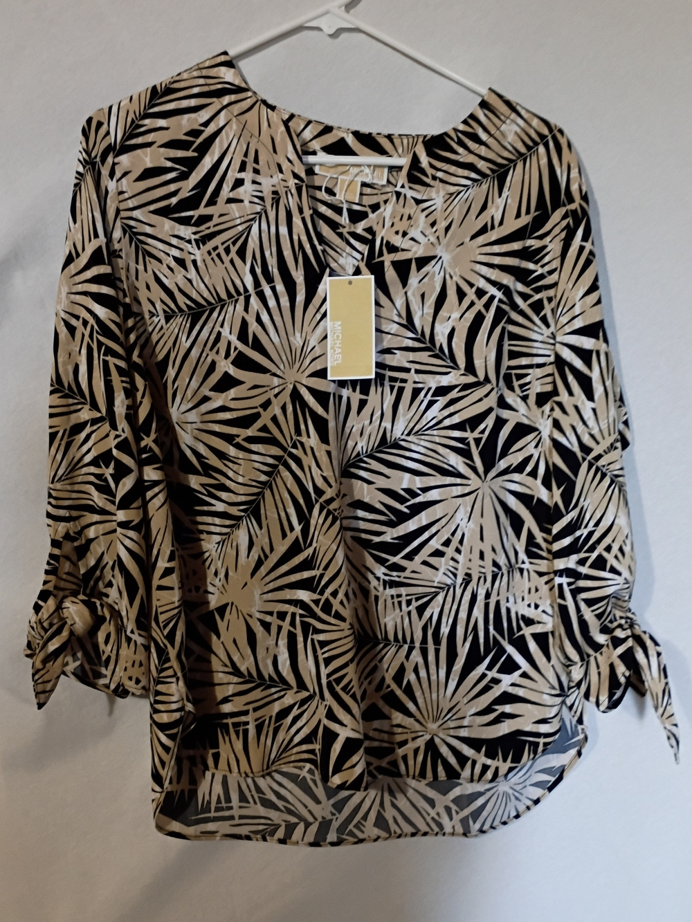 Michael Kors Black and Cream Palm-Print V-Neck Blouse L